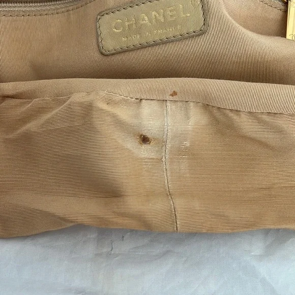 CHANEL Timeless Quilted CC Shoulder Bag - Picture 5 of 16